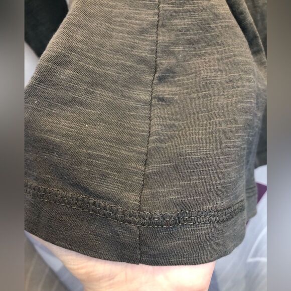 Sonoma medium gray women’s long sleeve top with embroidered flower, size small - Picture 6 of 7